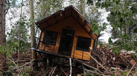 Selde yıkılan ruhsatsız bungalov evlerin işletme sahibi yakalandı